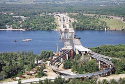 Янукович приказал строителям работать круглосуточно